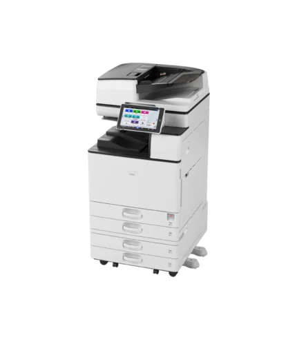 Monochromatyczne urządzenie wielofunkcyjne Ricoh IM 6000 formatu A3, widoczne z przodu na białym tle, z kolorowym panelem dotykowym, podajnikiem dokumentów na górze i kilkoma kasetami na papier u dołu.