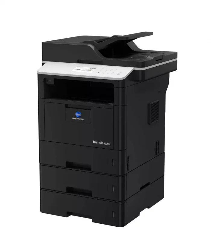 Konica Minolta Bizhub 4020i z zamontowanymi dodatkowymi kasetami na papier.