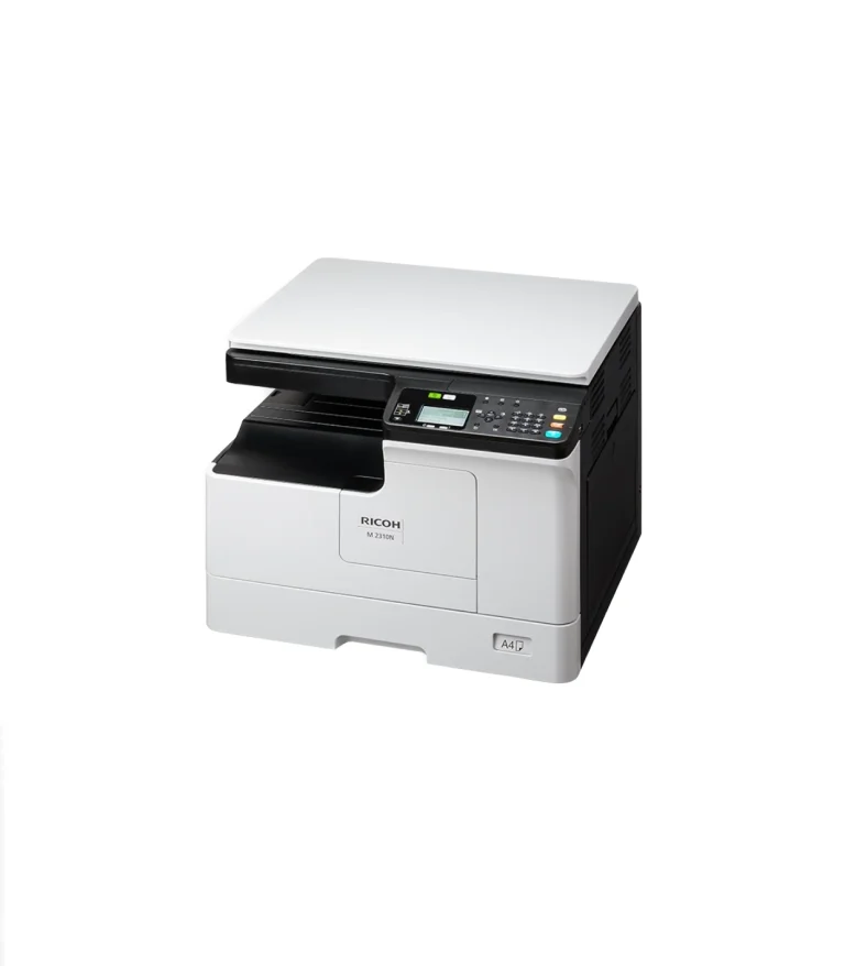 Monochromatyczne urządzenie wielofunkcyjne Ricoh M 2310N A3 z płaskim skanerem (Platen Cover PN2020 ), widok z prawej strony.